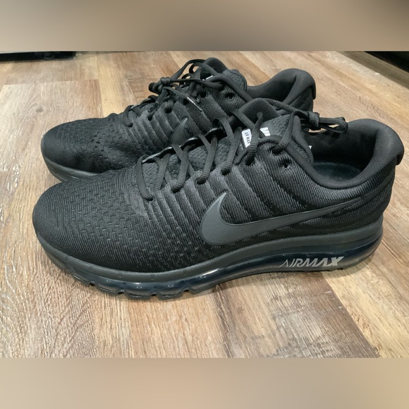 2017 nike air max triple black